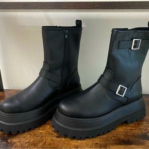 ASOS Design Chunky Pull On Boot Sz.7